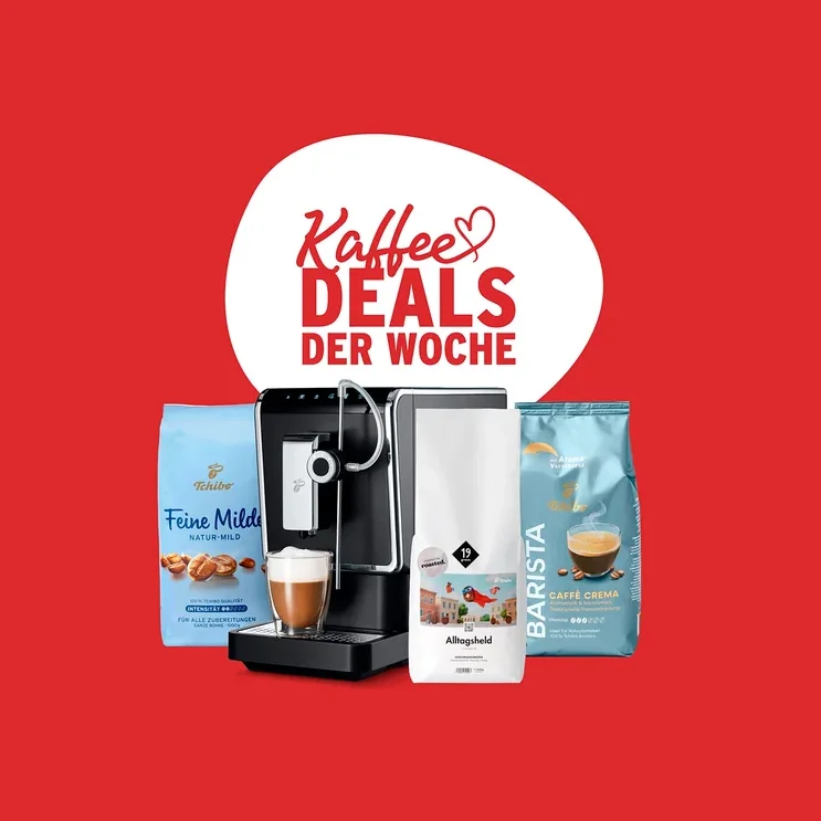 Kaffeemaschine mit Glas, Packung Tchibo Feine Milde, Alltagsheld und Barista Caffe Crema auf rotem Grund.
