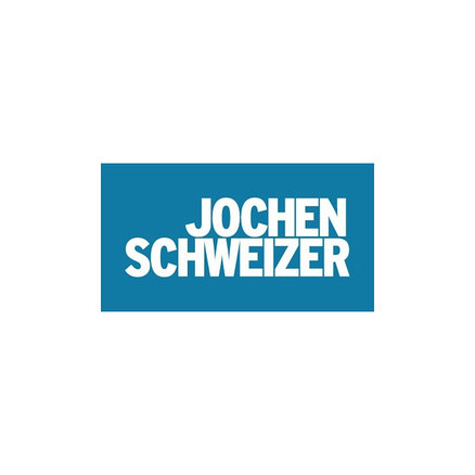 Blaues Rechteck mit weißem Schriftzug "JOCHEN SCHWEIZER".