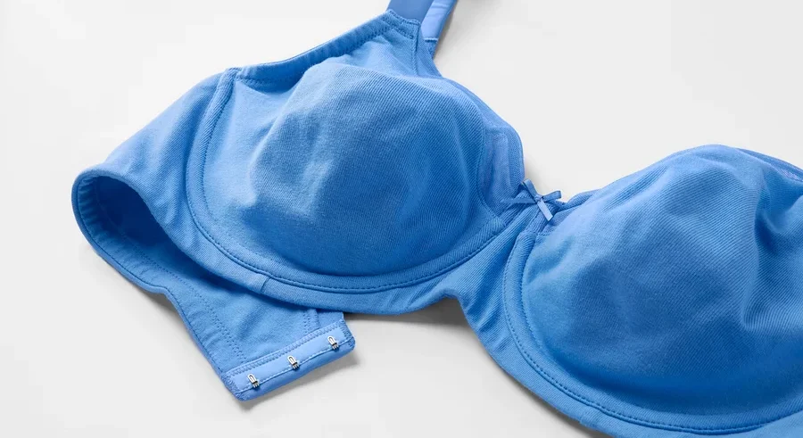 Blauer Minimizer-BH liegt auf einem weißen Hintergrund.