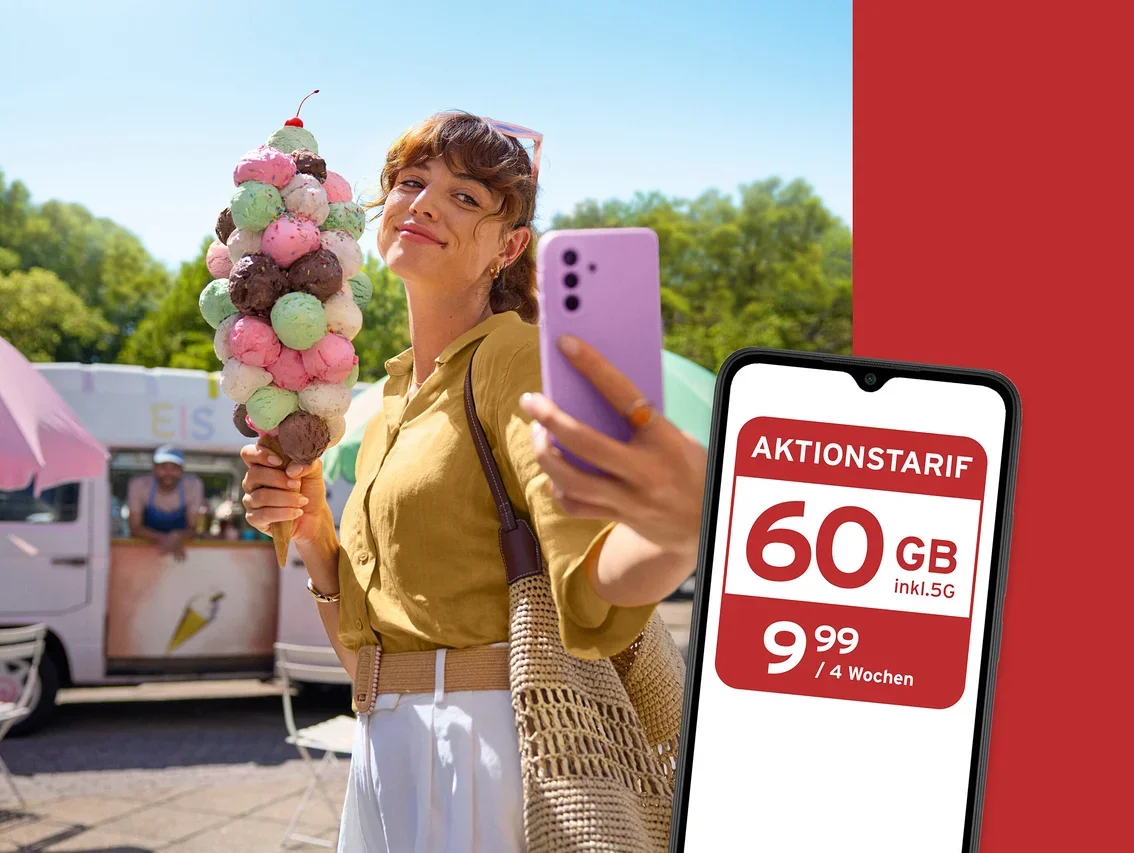 Eine lächelnde Frau hält eine riesige Eistüte mit vielen bunten Kugeln und macht ein Selfie mit einem lila Smartphone. Im Hintergrund ein Eiswagen. Rechts ein Smartphone mit einem Angebot: Aktionstarif 60 GB inkl. 5G für 9,99 / 4 Wochen.