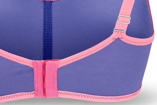 Rückansicht eines lila Sport-BHs mit rosa Trägern und Saum.