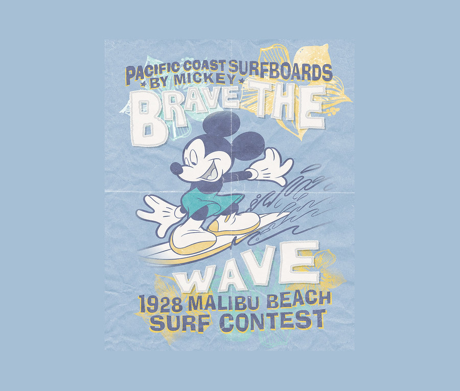 Micky Maus reitet auf einem Surfbrett auf einer welligen blauen Vliestapete "Mickey Brave the Wave" ca. 200 x 250 cm.