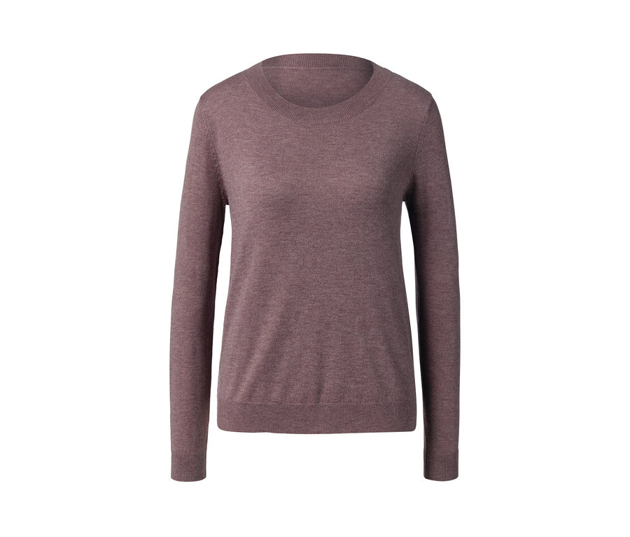 Violettes, langärmeliges Oberteil des Hausanzugs auf weißem Hintergrund.