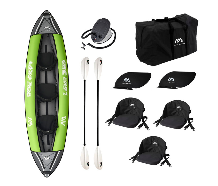 Grünes Kajak-Set »Laxo-380«, zwei Paddel, drei Sitze, Pumpe, zwei Finnen und eine schwarze Tasche.