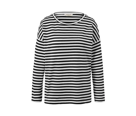 Gestreiftes, schwarz-weißes Langarmshirt.