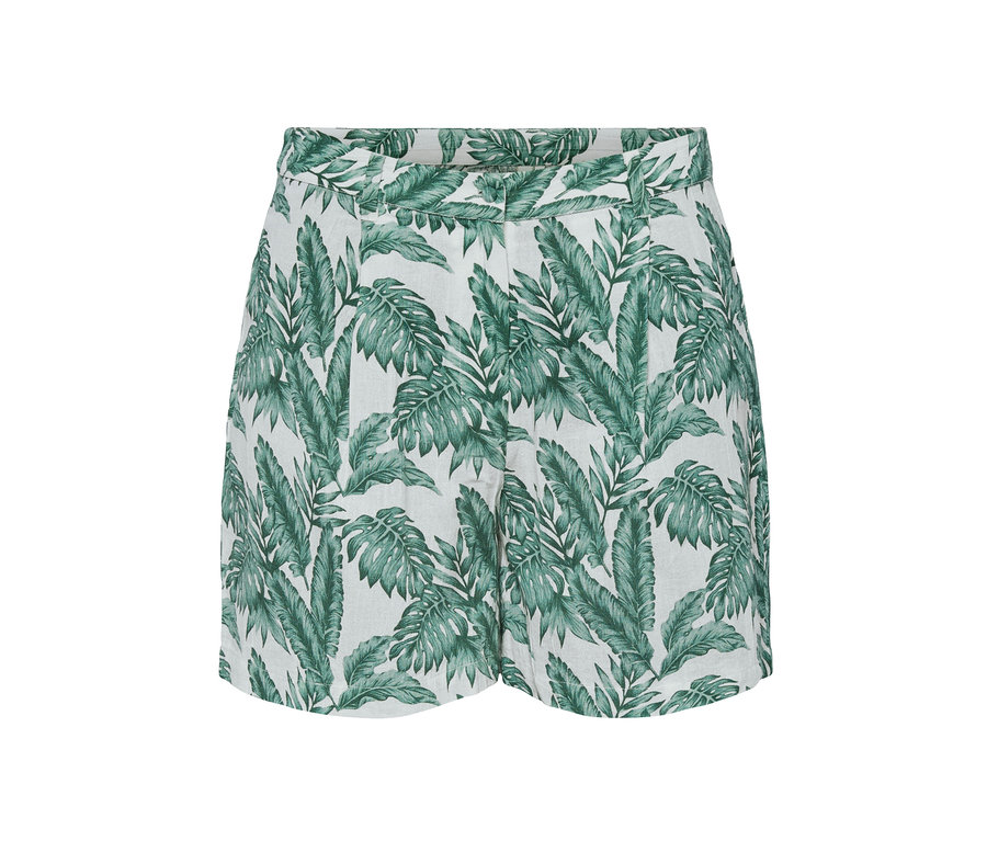 Weiße Shorts mit grünem Blattmuster.