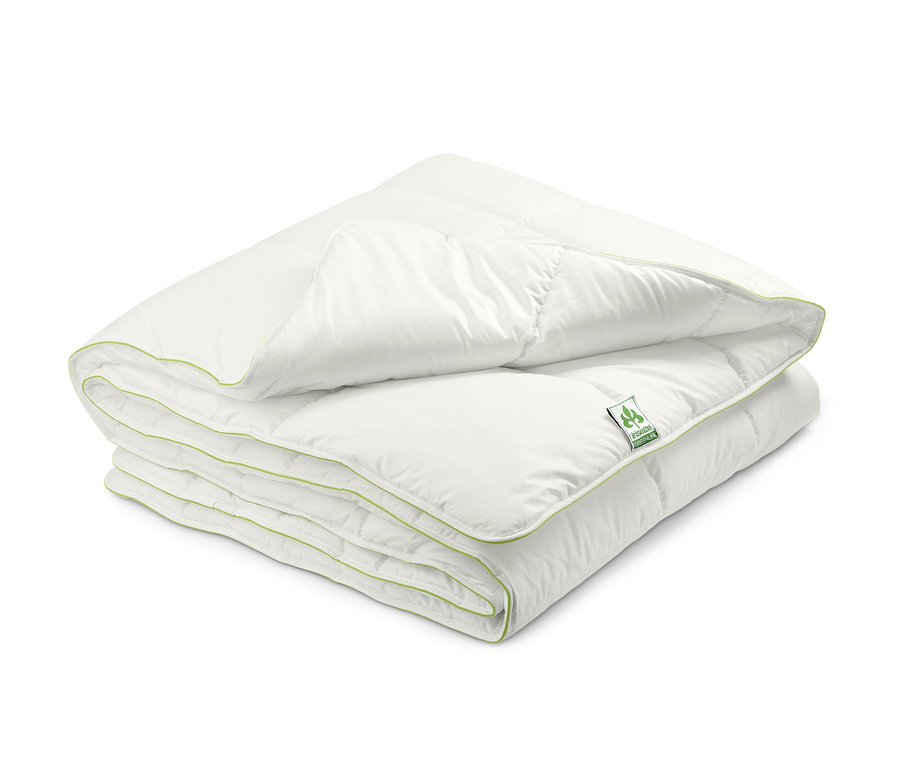 Gefaltete weiße irisette® greenline Thermobett mit grüner Bordüre.
