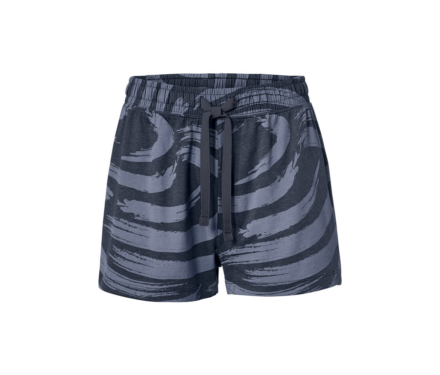 Blaue Shorty-Pyjama mit Muster.