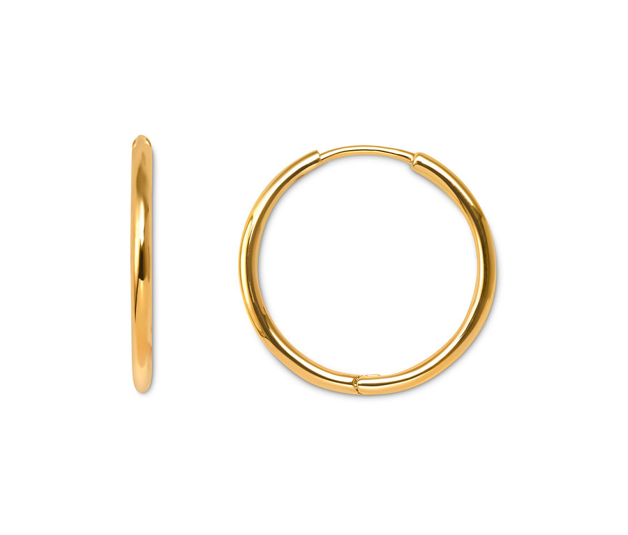 Zwei goldene Creolen-Sets auf weißem Hintergrund.