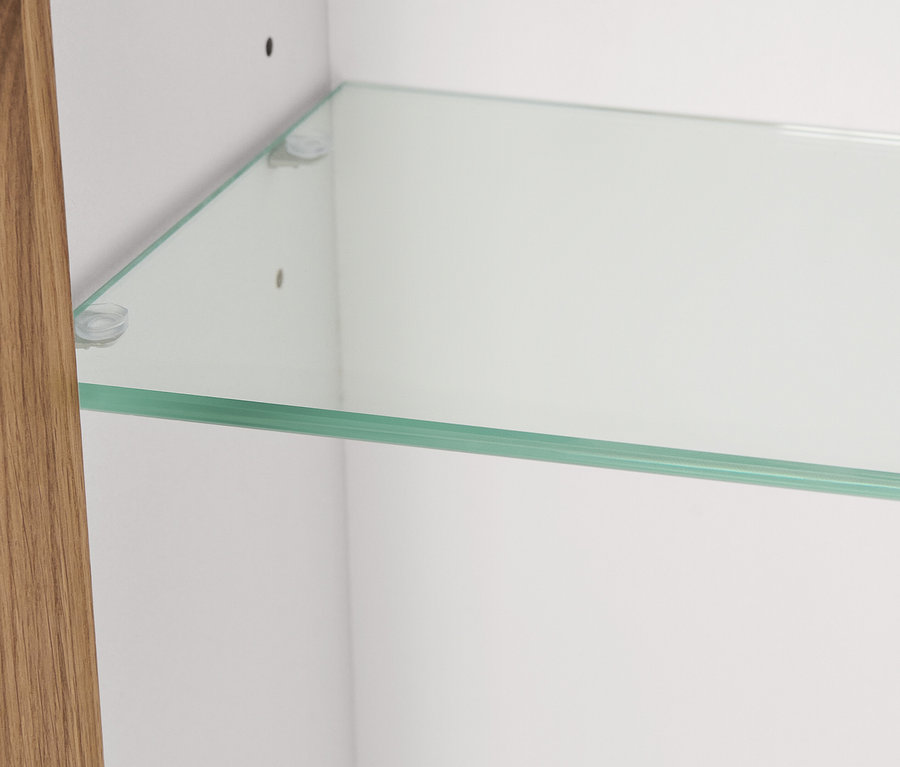 Detail eines Regals im Hochschrank mit 2 Türen.