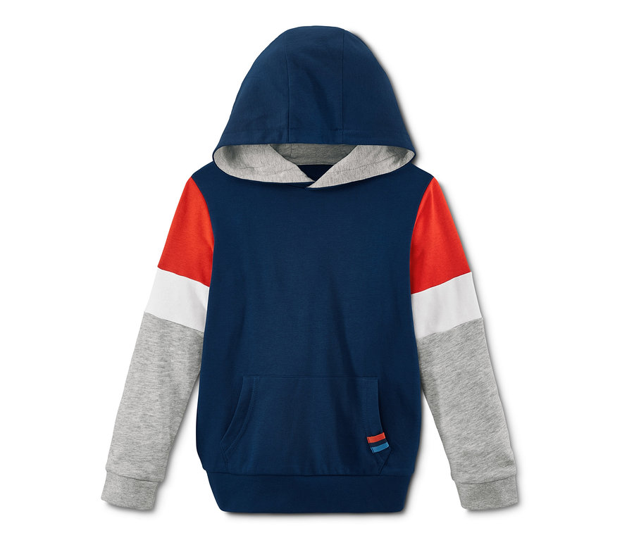 Blauer Hoodie mit Farbblockärmeln.