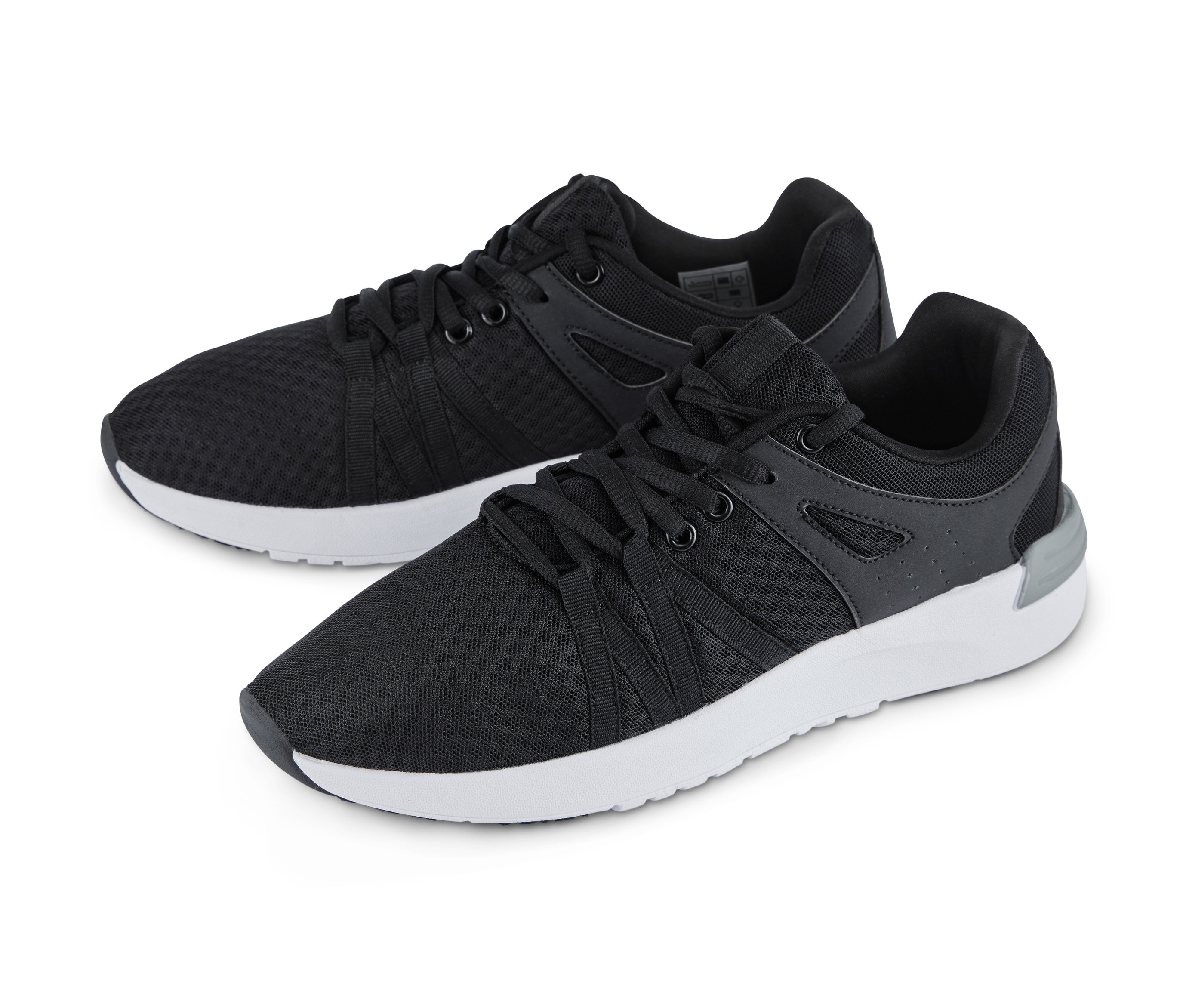 Zwei Sneaker auf einem weißen Hintergrund.