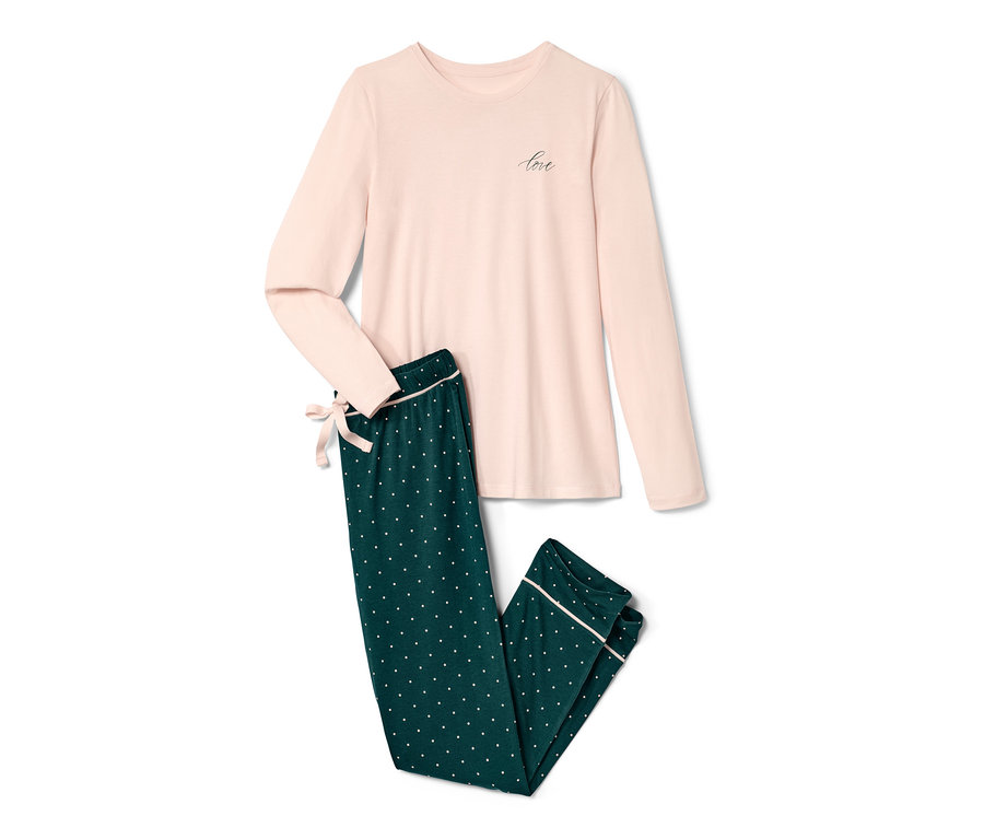 Rosa Pyjamaoberteil und dunkelgrüne, gepunktete Pyjamahose.