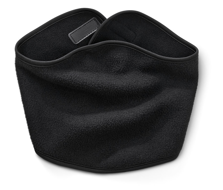 Schwarzer Fleecekragen.