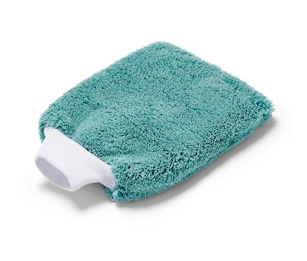 Ein türkisblauer Auto-Waschhandschuh mit weißem Bündchen.