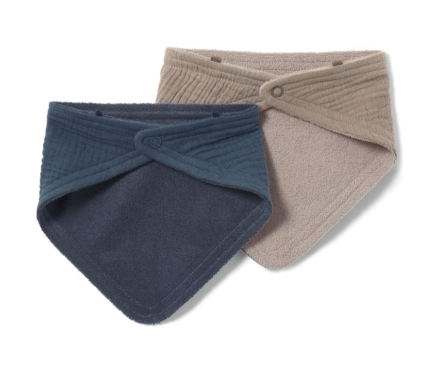 Zwei Baby-Kleinkind-Musselin-Halstücher, eins dunkelblau, eins beige, liegen nebeneinander.