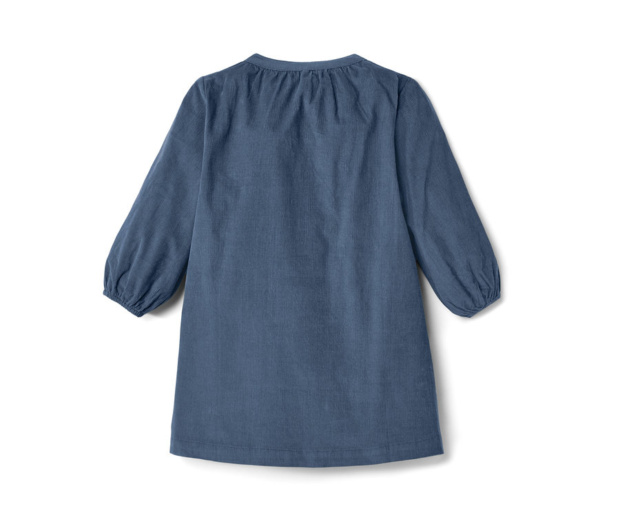 Blaues Kinder-Cordkleid mit langen Ärmeln.