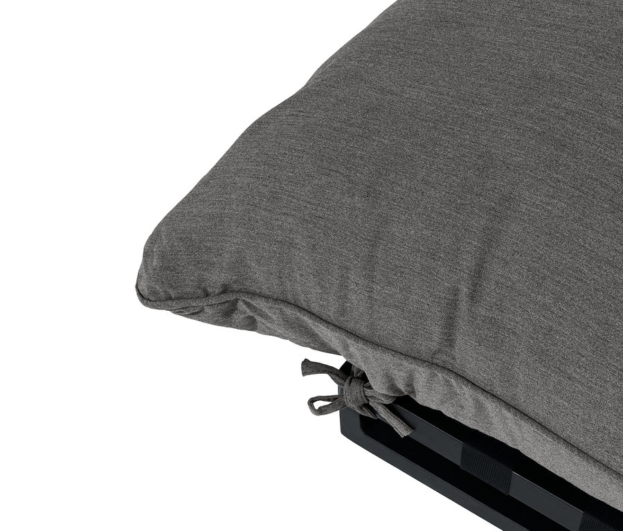 Detailansicht der grauen Stoffoberfläche einer Premium-Doppelliege mit verstellbarem Kopfteil und Sunbrella®-Stoff.