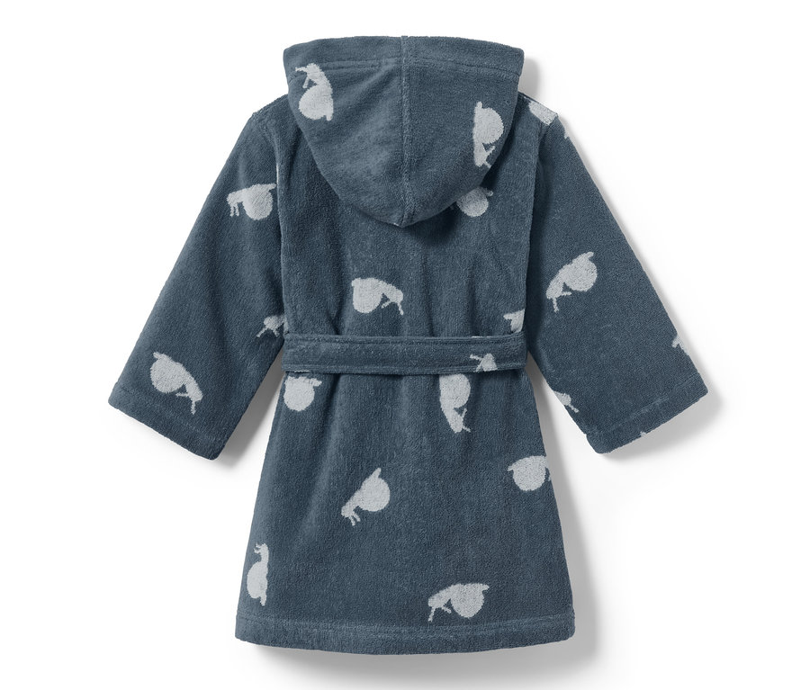 Blauer Kleinkinder-Bademantel mit Kapuze und weißem Tiermuster, von hinten gezeigt.