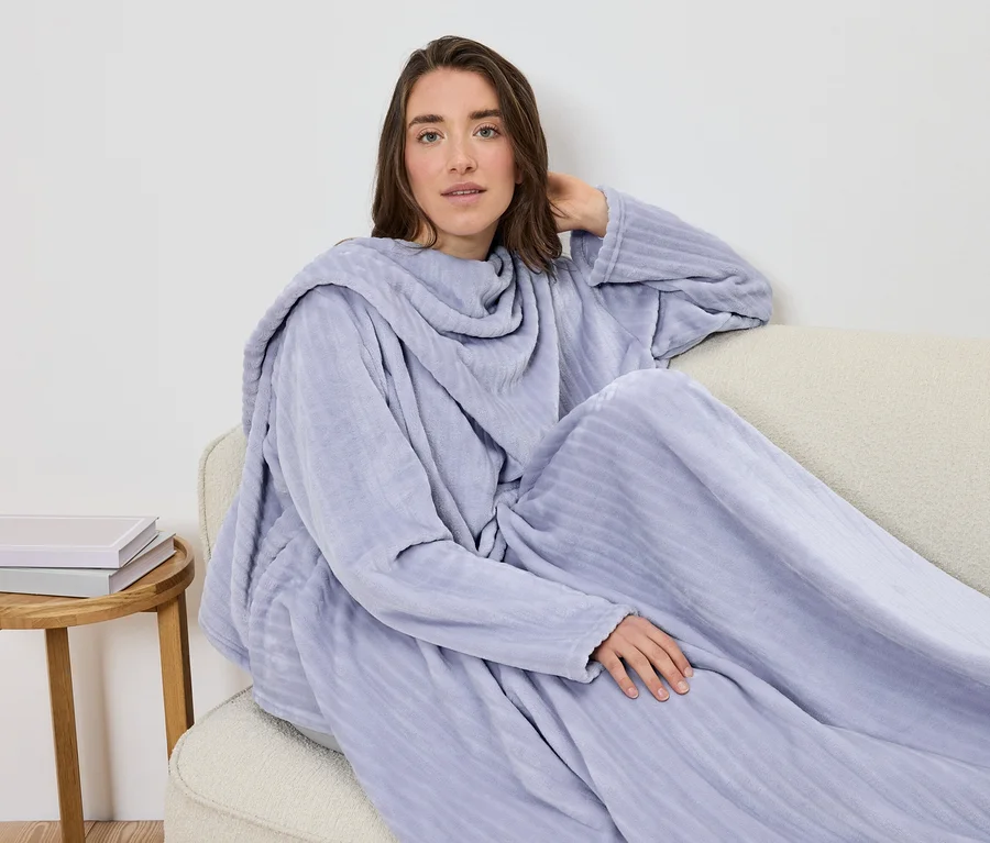Kuscheldecke mit integrierten Ärmeln bei Tchibo kaufen