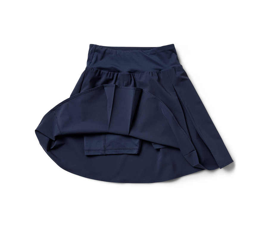 Detailansicht eines dunkelblauen Sportrocks.