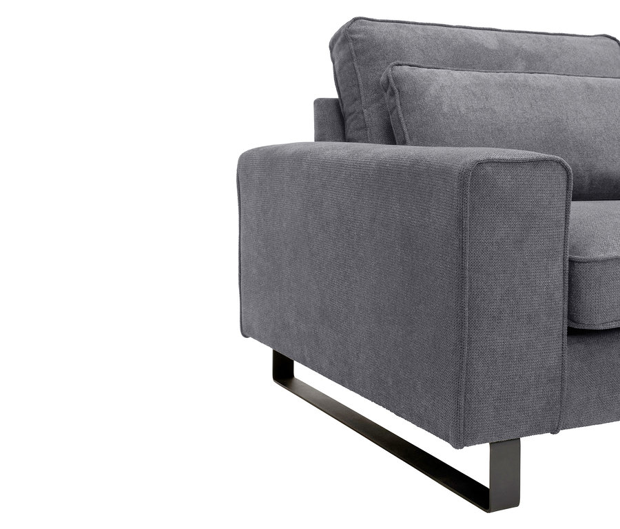 Detailansicht eines grauen Sofas mit schwarzen Metallbeinen.
