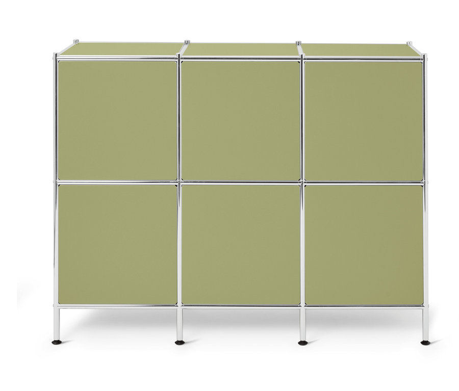 Ein sechsteiliges, hellgrünes modulares Regal mit silbernen Metallrahmen steht auf einem weißen Hintergrund.