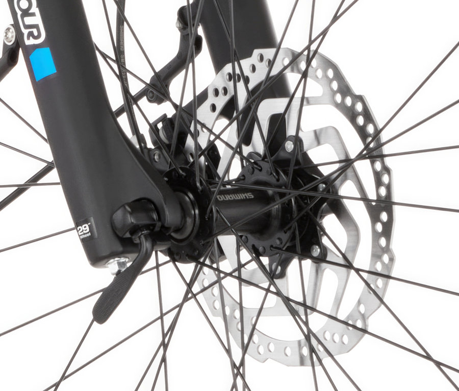 Nahaufnahme vom Vorderrad eines FISCHER Trekking-E-Bike TERRA 2.2 ACTIVE mit Trapez Rahmen.