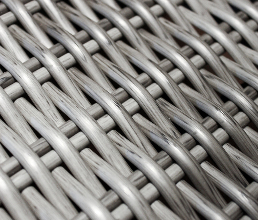 Nahaufnahme von grauem, geflochtenem Rattan.