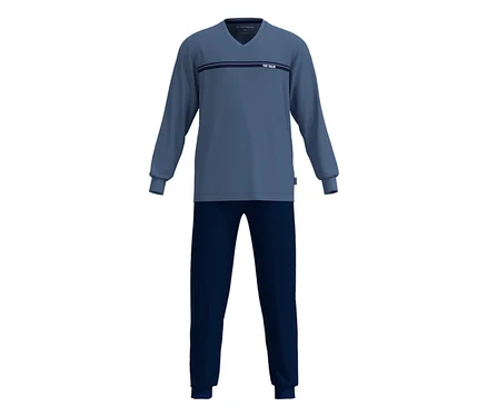 Hellblaues Pyjama-Oberteil mit V-Ausschnitt und dunkelblauen Streifen auf der Brust, dazu dunkelblaue Pyjama-Hose.