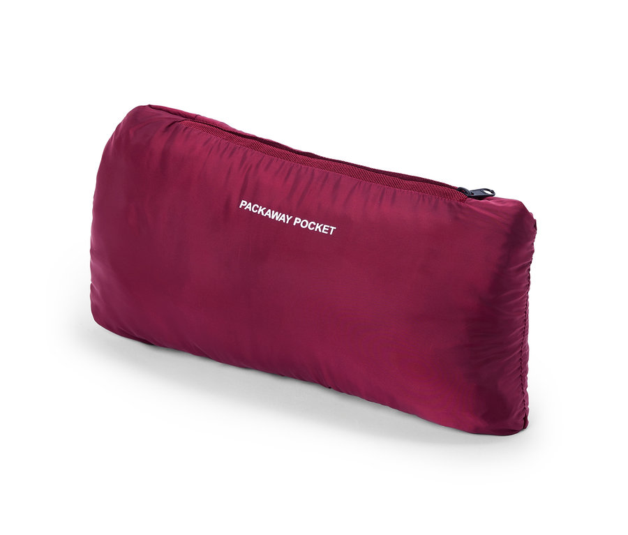 Maroonfarbene, rechteckige Tasche mit Reißverschluss und weißem Aufdruck 'PACKAWAY POCKET' auf weißem Hintergrund.