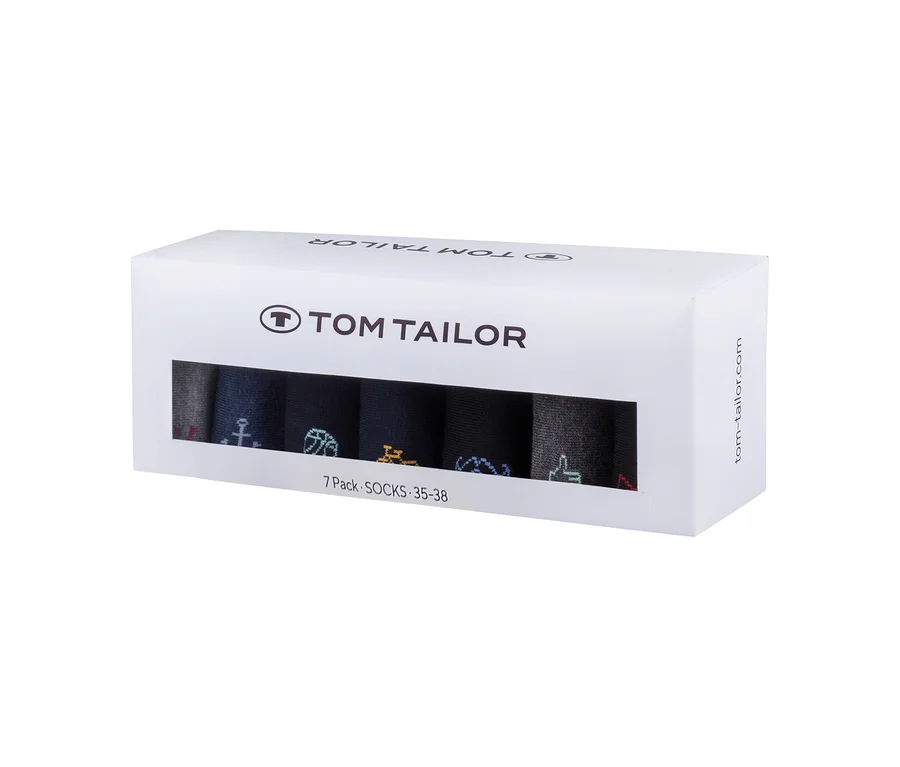 Weiße Tom Tailor Sockenbox mit sieben Paar dunklen Socken mit Mustern, sichtbar durch ein Fenster. Beschriftung: '7 Pack - SOCKS - 35-38'.