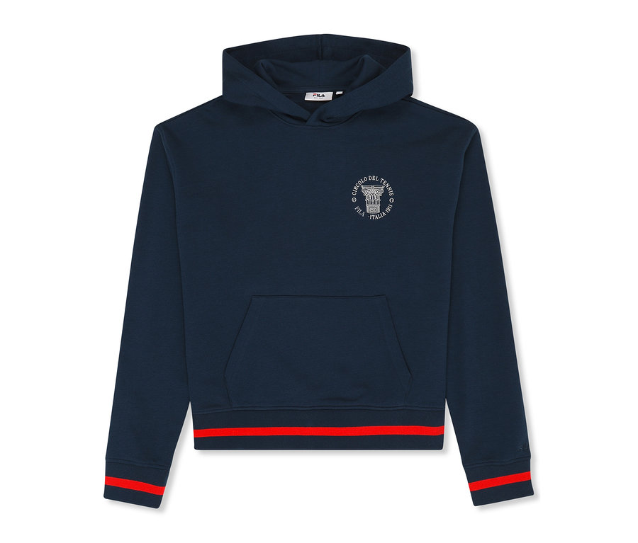 Dunkelblauer FILA Damen-Hoodie »MARLIA« mit Kapuze und Kängurutasche. Auf der Brust ist ein weißes, rundes Logo mit der Aufschrift „CIRCOLO DEL TENNIS“ und „FILA“ zu sehen. Rote Streifen zieren die Ärmelbündchen und den Saum.