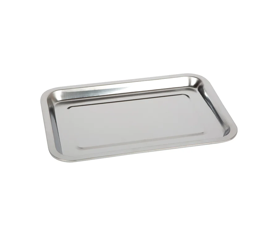 Rechteckiges, silberfarbenes Tablett aus Metall.