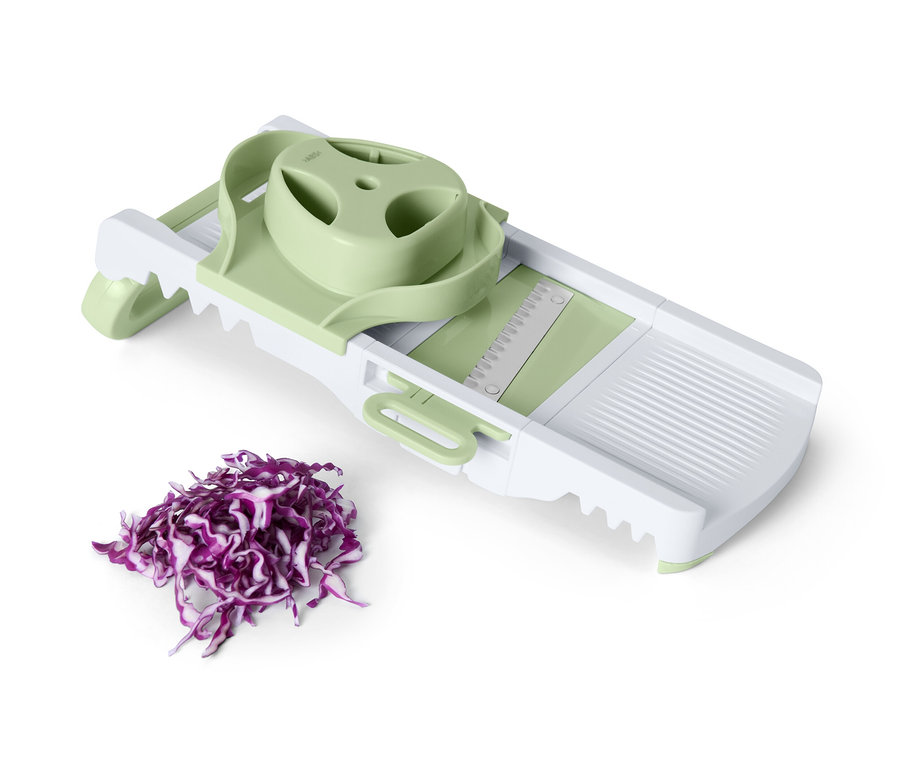 Multireibe mit geschnittenem Rotkohl.