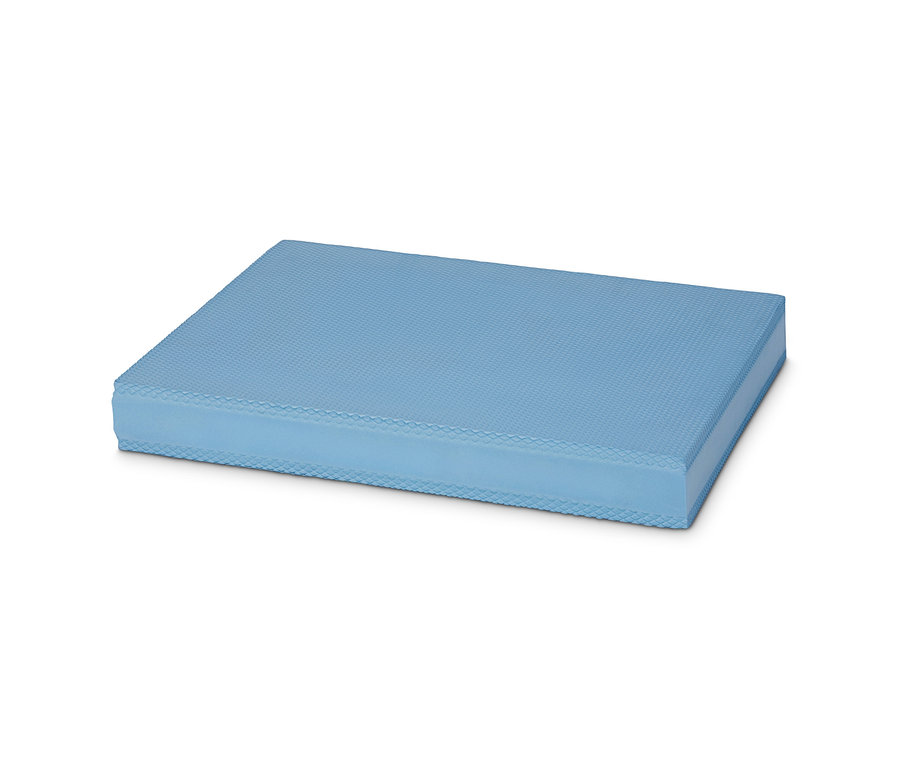 Blaues Balance-Pad auf weißem Hintergrund.