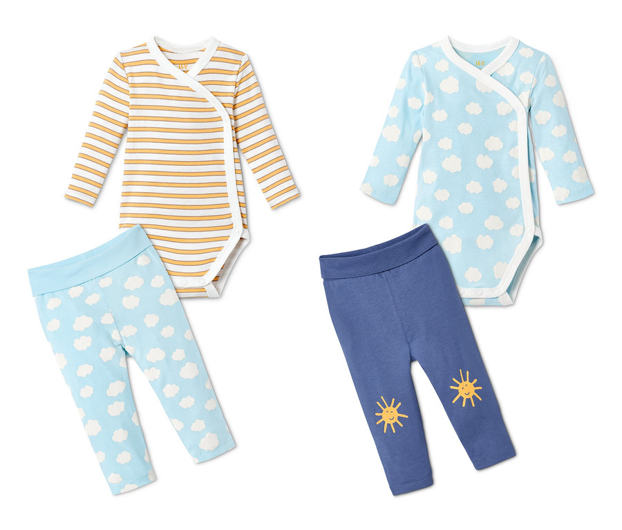4-teiliges Baby-Set aus Bio-Baumwolle: gelb-weiß gestreifter Body, hellblaue Leggings mit Wolken, blaue Leggings mit Sonnen und blauer Body mit Wolken.