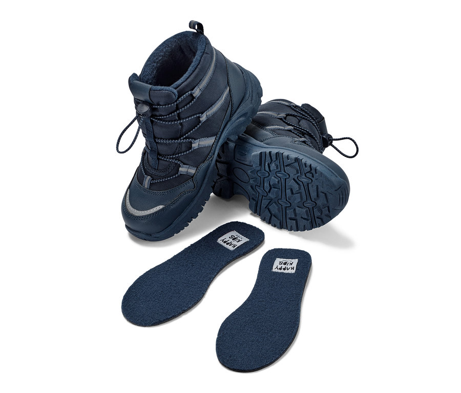 Zwei dunkelblaue Thermostiefel und zwei Einlegesohlen.
