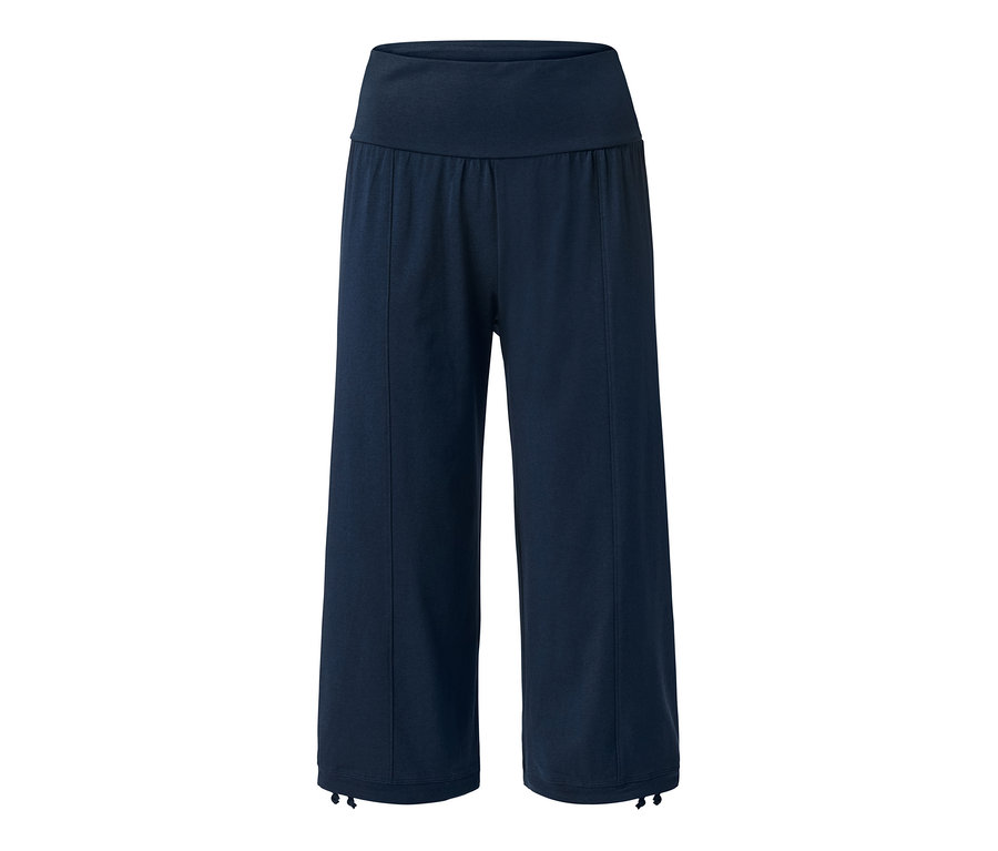 Eine marineblaue 3/4-Sporthose.