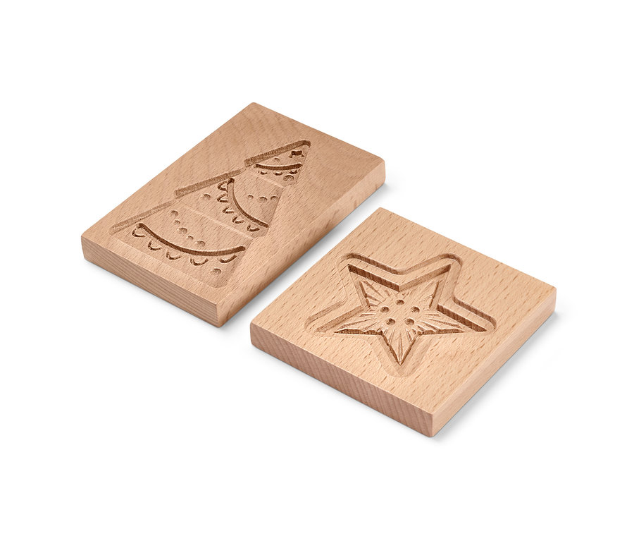 Zwei Spekulatiusformen, eine als Tannenbaum, die andere als Stern.