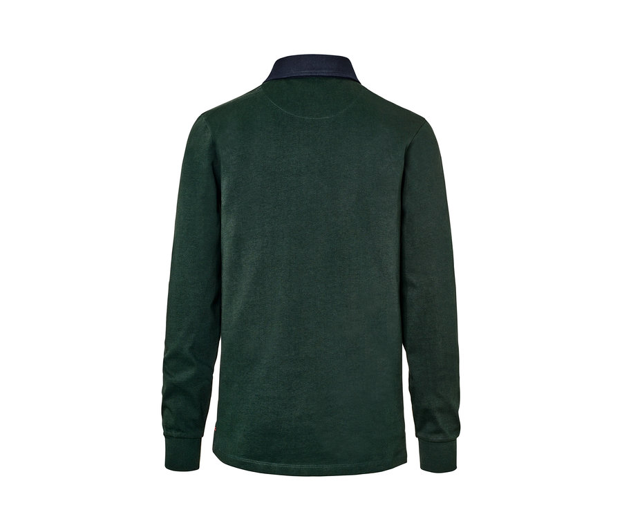 Dunkelgrünes Langarm-Poloshirt.