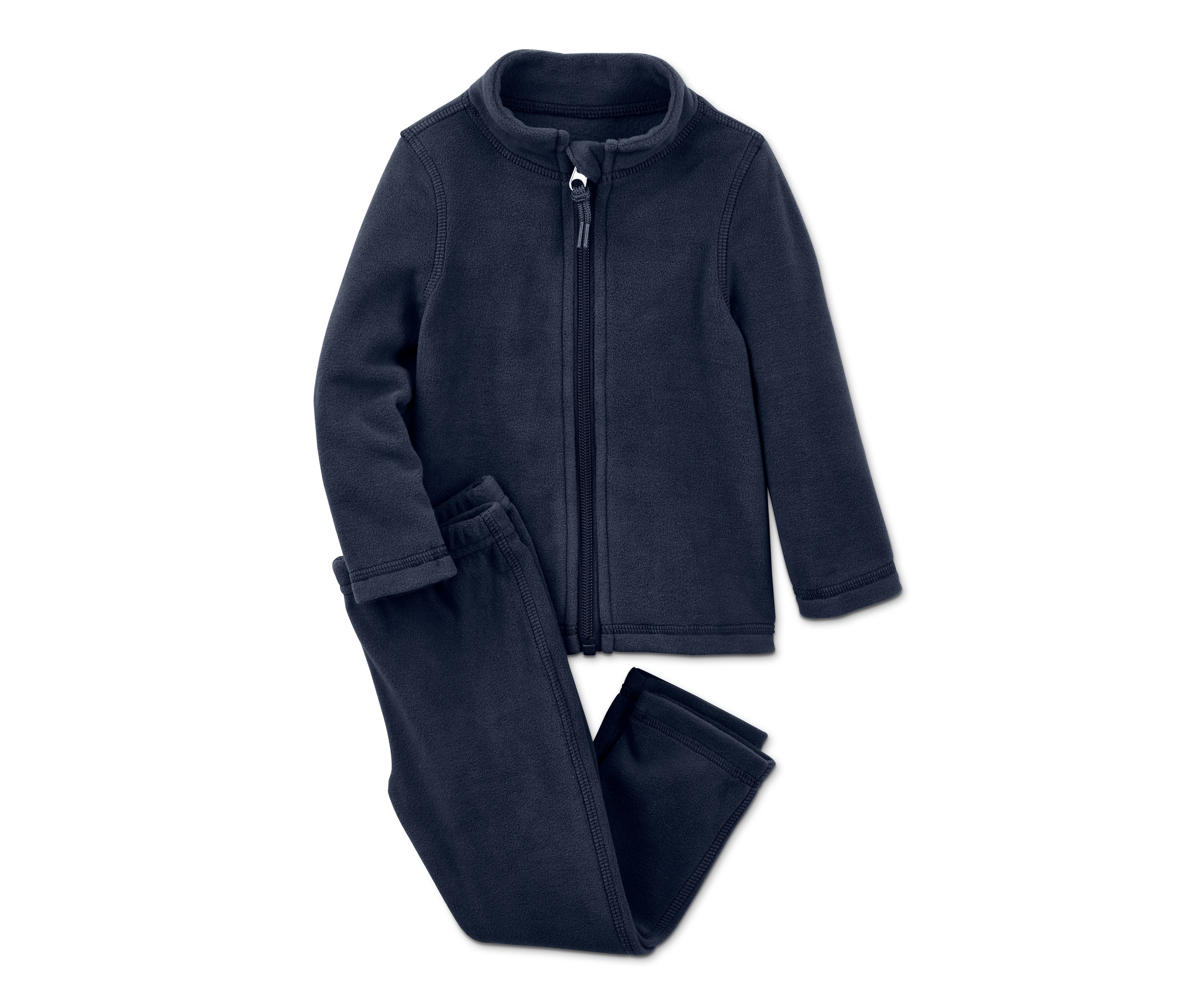 Blauer, zweiteiliger Fleece-Kombi aus recyceltem Material liegt auf einem weißen Hintergrund.