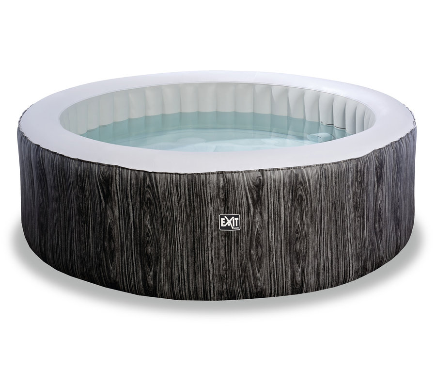EXIT Wood Deluxe Whirlpool für 4 Personen, mit Wasser gefüllt.