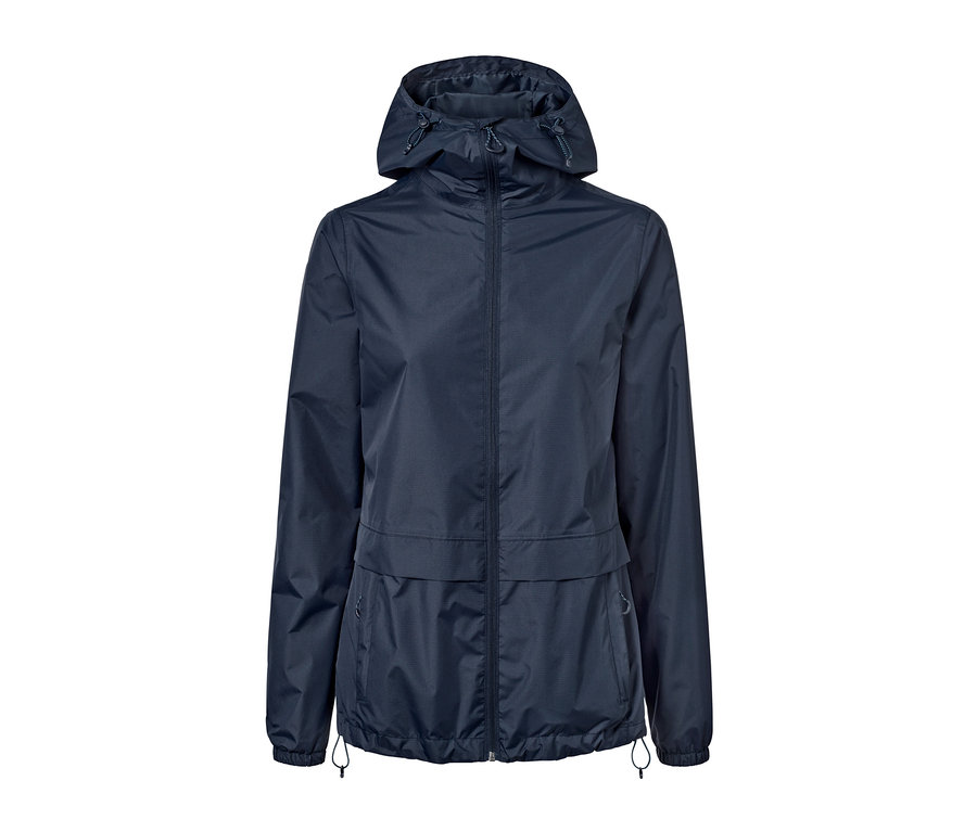 Dunkelblaue Lightweight-Regenjacke »pack me«. Die Kapuze ist mit einer Kordel zugezogen.