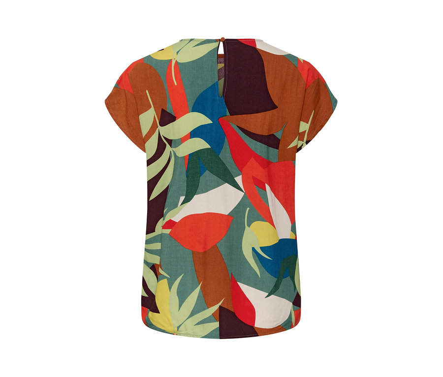 Detailansicht einer Damenbluse mit buntem Blätterprint.