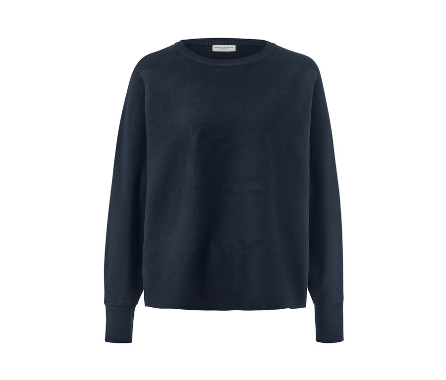 Dunkelblauer Feinstrickpullover mit Fledermausarm.