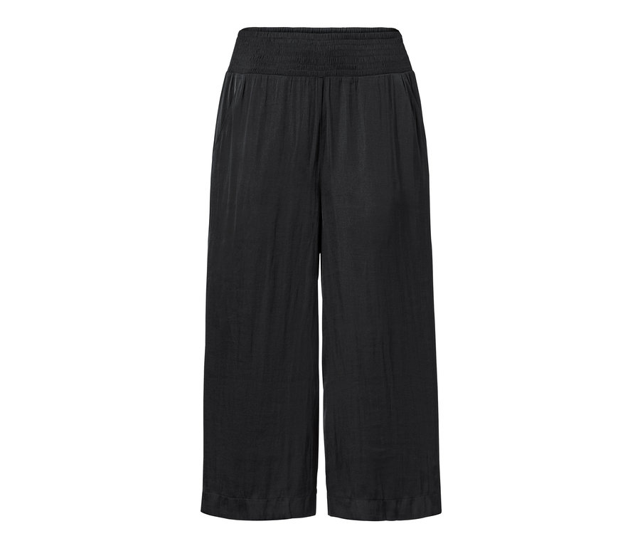 Schwarze Satin-Culotte.