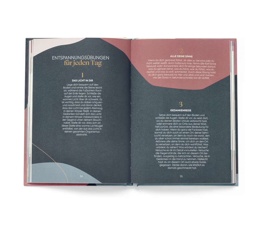 Offenes Buch mit Text über Entspannungsübungen für jeden Tag, Buch: »100 Fragen an mich selbst«.