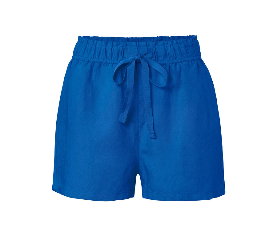 Blaue Leinen-Shorts.