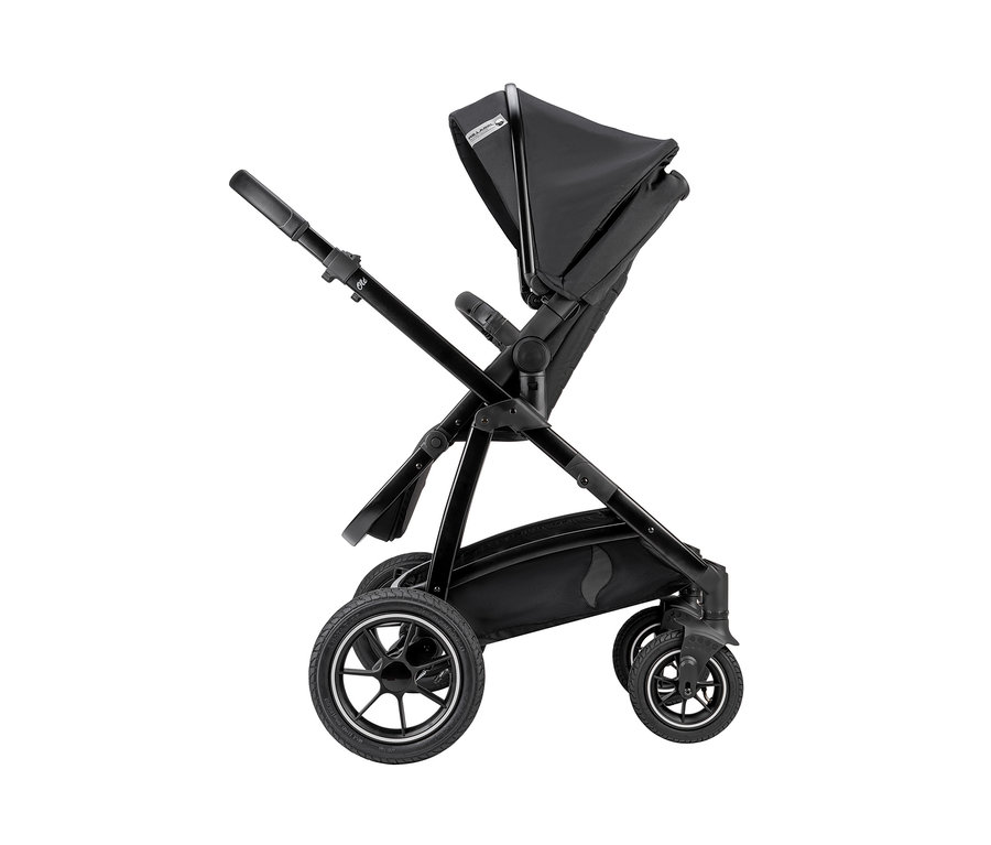 Schwarzer Osann Kombi-Kinderwagen »Olé Re.Label« vor einem weißen Hintergrund.